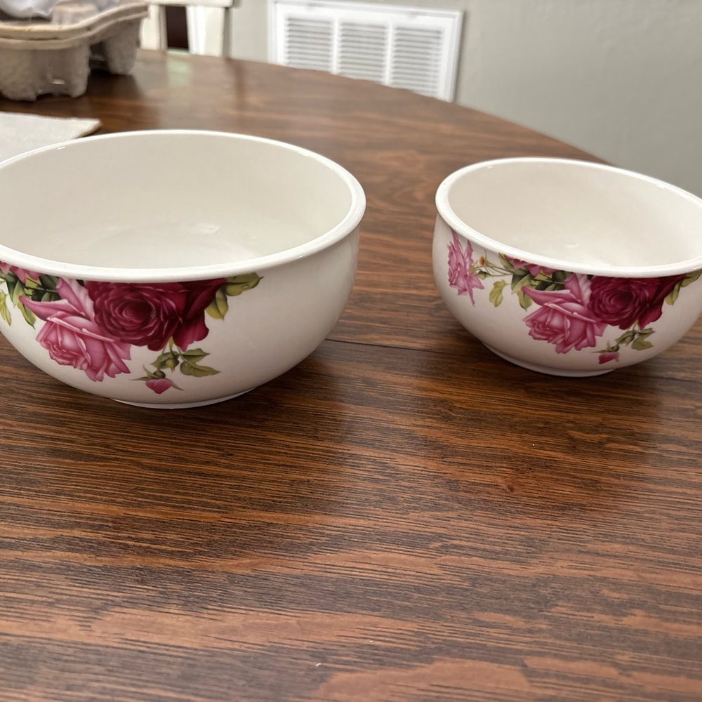 Elegant Rose Patterned Ceramic Bowl Set